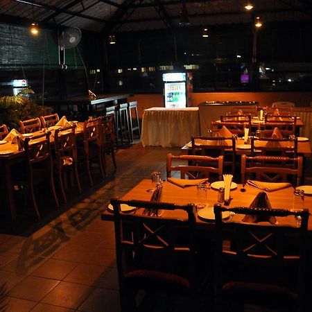 Malles Manotaa Chennai Extérieur photo