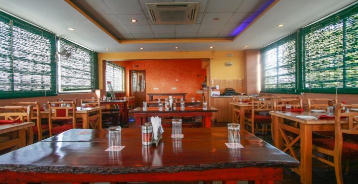 Malles Manotaa Chennai Extérieur photo