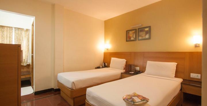Malles Manotaa Chennai Extérieur photo