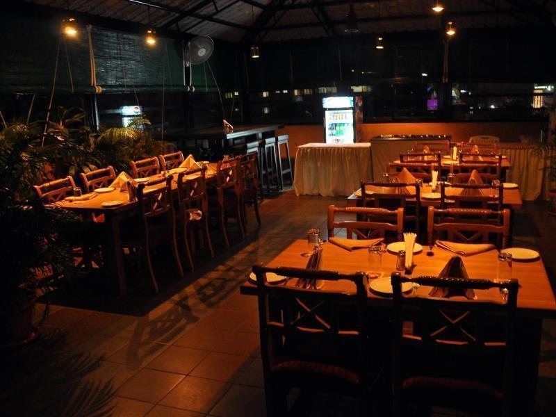 Malles Manotaa Chennai Extérieur photo