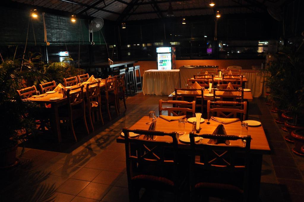 Malles Manotaa Chennai Extérieur photo