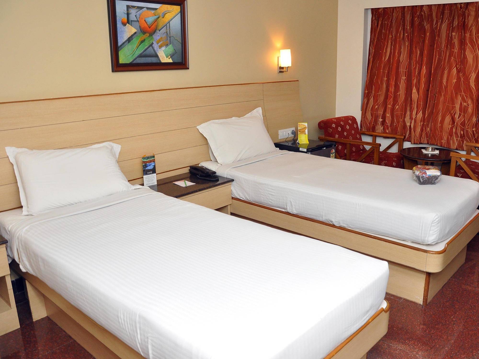 Malles Manotaa Chennai Extérieur photo