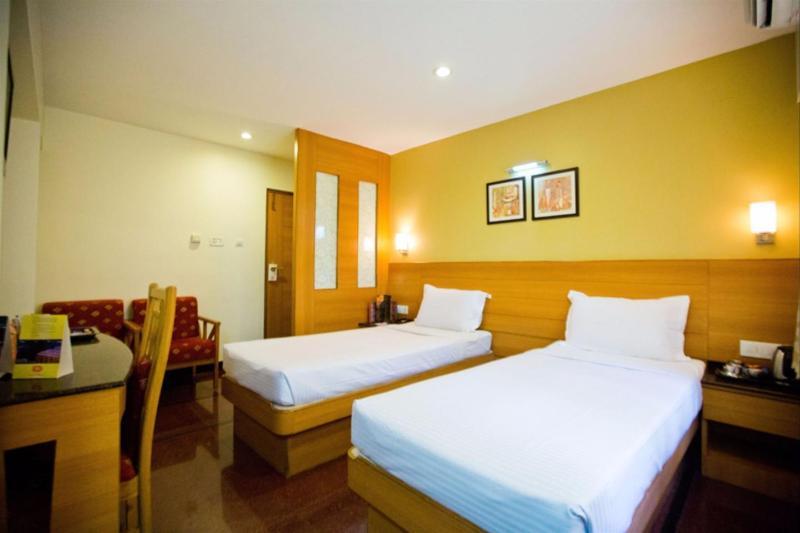 Malles Manotaa Chennai Extérieur photo