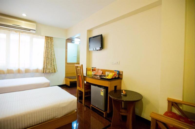 Malles Manotaa Chennai Extérieur photo